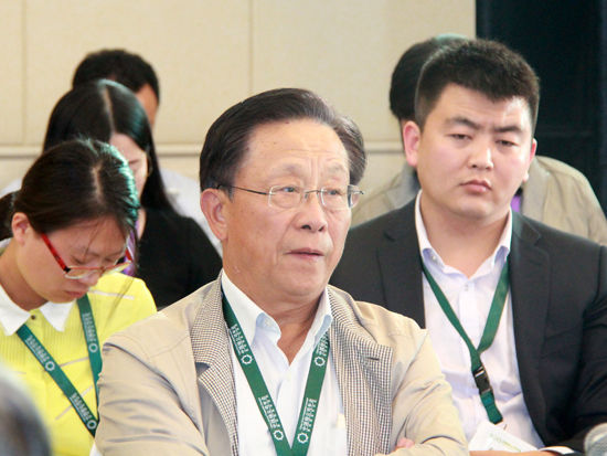 “2015中國綠公司年會(huì)”于4月20日在沈陽舉行。上圖為北京綠創(chuàng)環(huán)保集團(tuán)董事局主席姜鵬明。(圖片來源：新浪財(cái)經(jīng)劉海偉 攝)