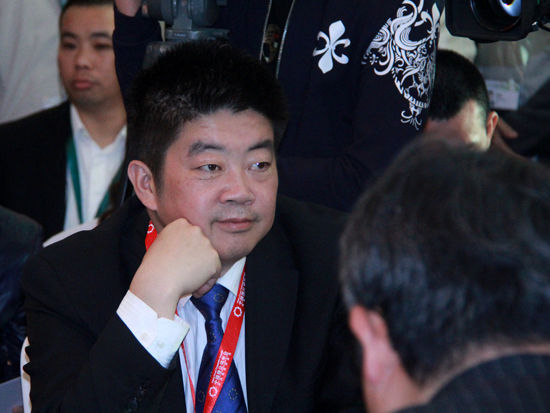 “2015中國綠公司年會”于4月20日在沈陽舉行。愛國者數(shù)碼科技有限公司董事長馮軍出席。(圖片來源：新浪財經(jīng)劉海偉 攝)
