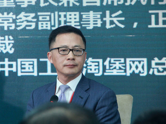 “2015中國綠公司年會”于4月20-22日在沈陽召開。上圖為信中利資本集團(tuán)創(chuàng)始人、董事長汪潮涌。（圖片來源：新浪財經(jīng) 劉海偉 攝）