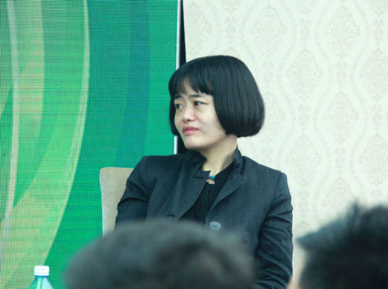 “2015中國綠公司年會”于4月20日在沈陽舉行。上圖為長江商學(xué)院金融學(xué)教授、金融與經(jīng)濟發(fā)展研究中心主任甘潔。(圖片來源：新浪財經(jīng) 劉海偉 攝)